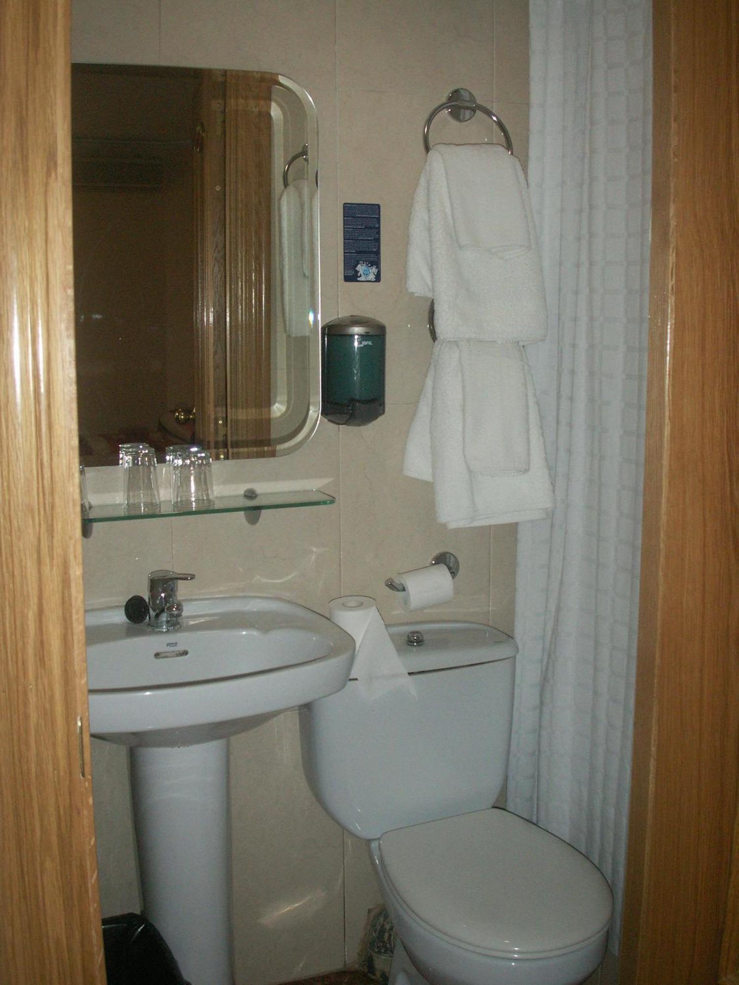 Hostal La Nava Madrid Eksteriør bilde