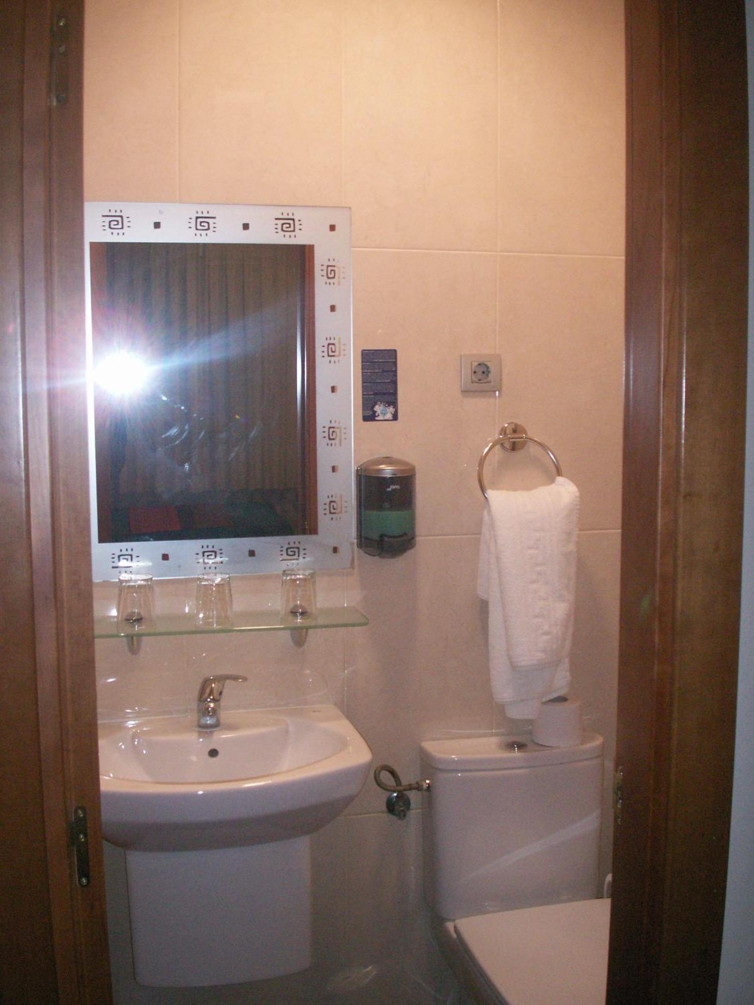 Hostal La Nava Madrid Eksteriør bilde